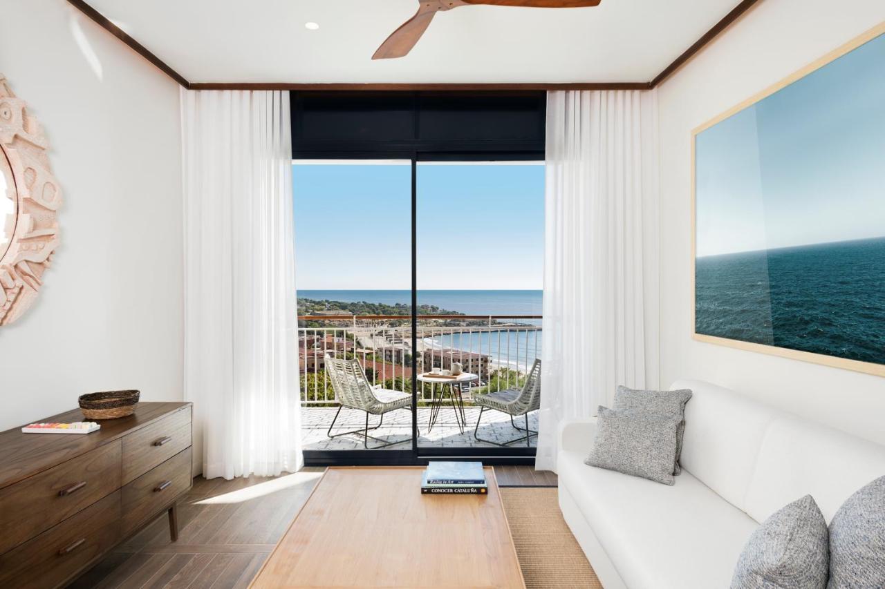Junior Suite Mare with Top View (3 Adults + 1 Child up to 11 years)