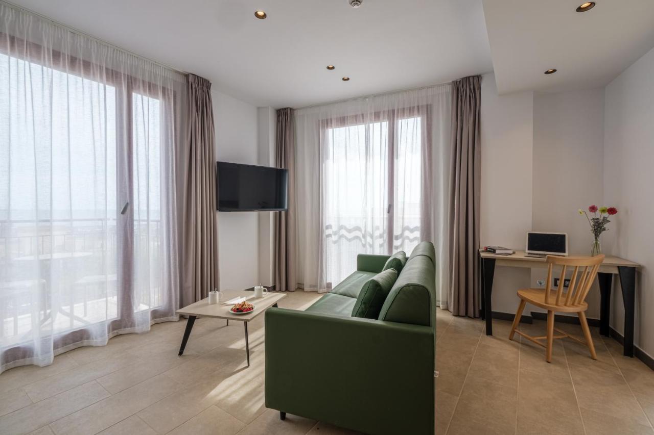Studio Apartment with Sea View,1161069375:JPEG