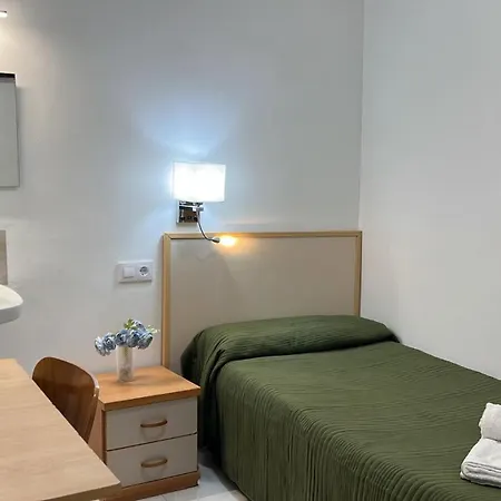 Hostal Alhambra Tarragona-3